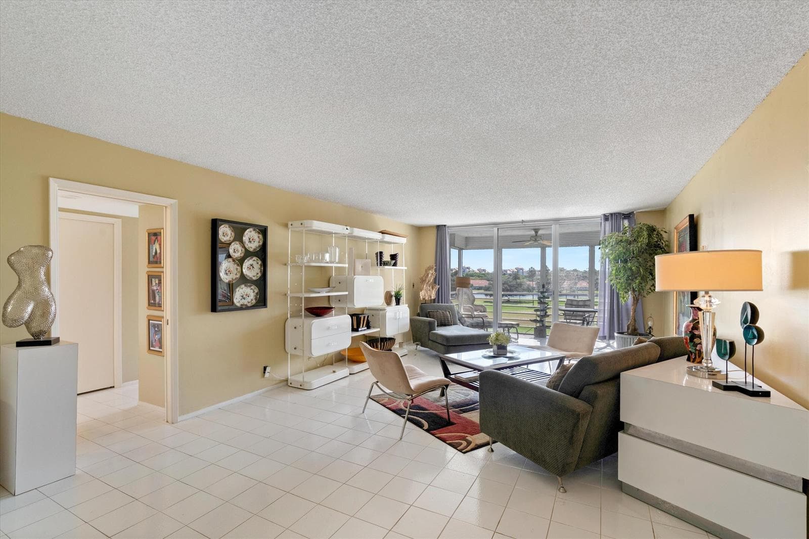 3980 Oaks Clubhouse Drive # 411, Pompano Beach FL 33069