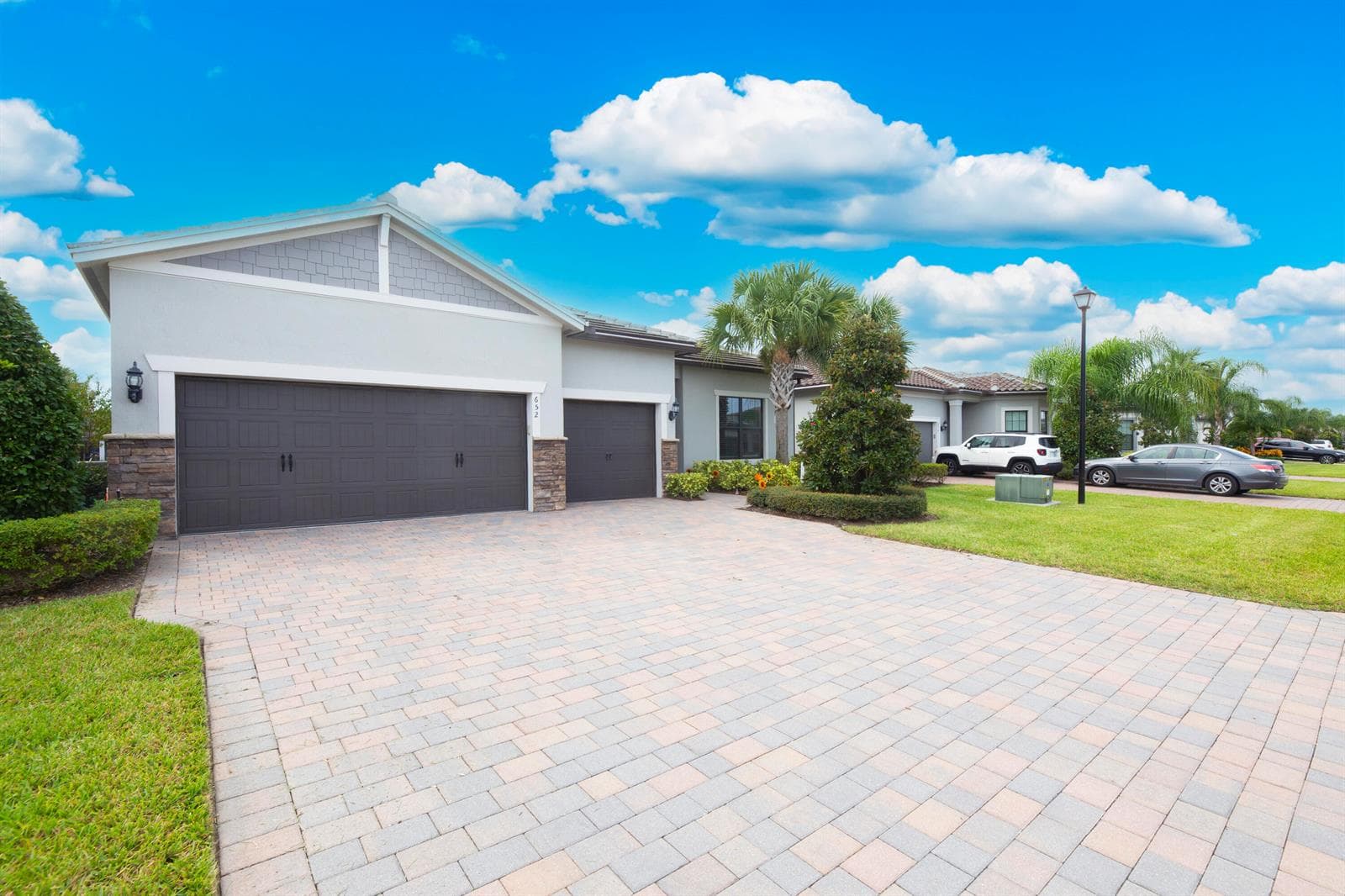 652 SE BOBOLI Way, Port St. Lucie FL 34984