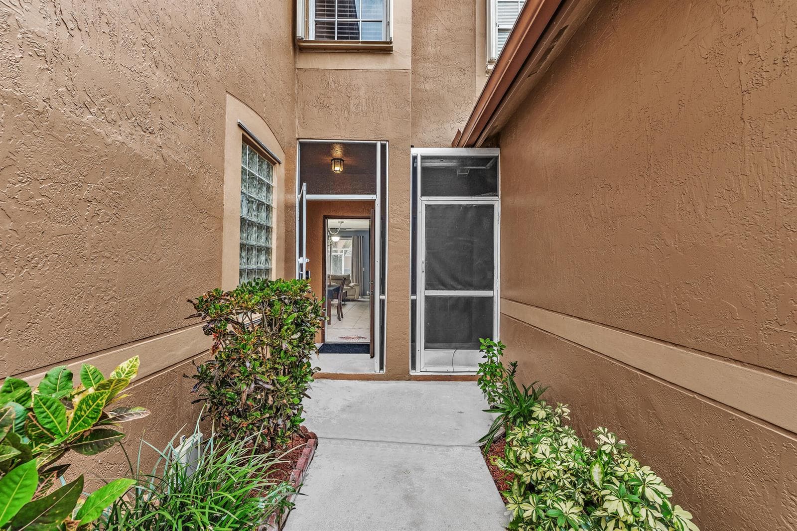 1561 Barcelona Way, Weston FL 33327