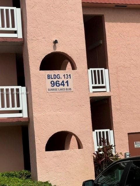 9641 Sunrise Lakes Blvd # 111, Sunrise FL 33322
