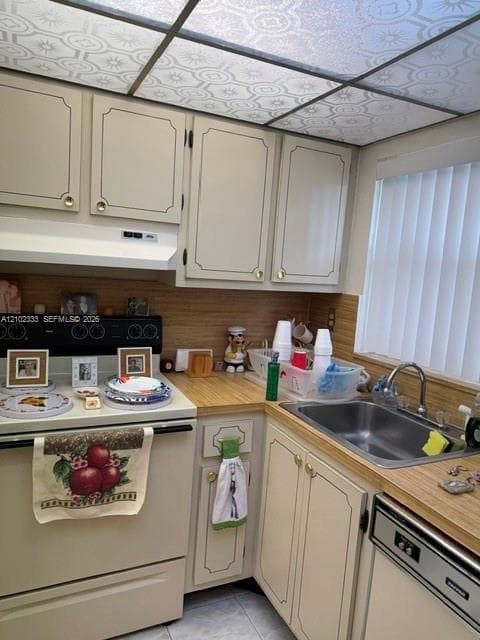 9641 Sunrise Lakes Blvd # 111, Sunrise FL 33322