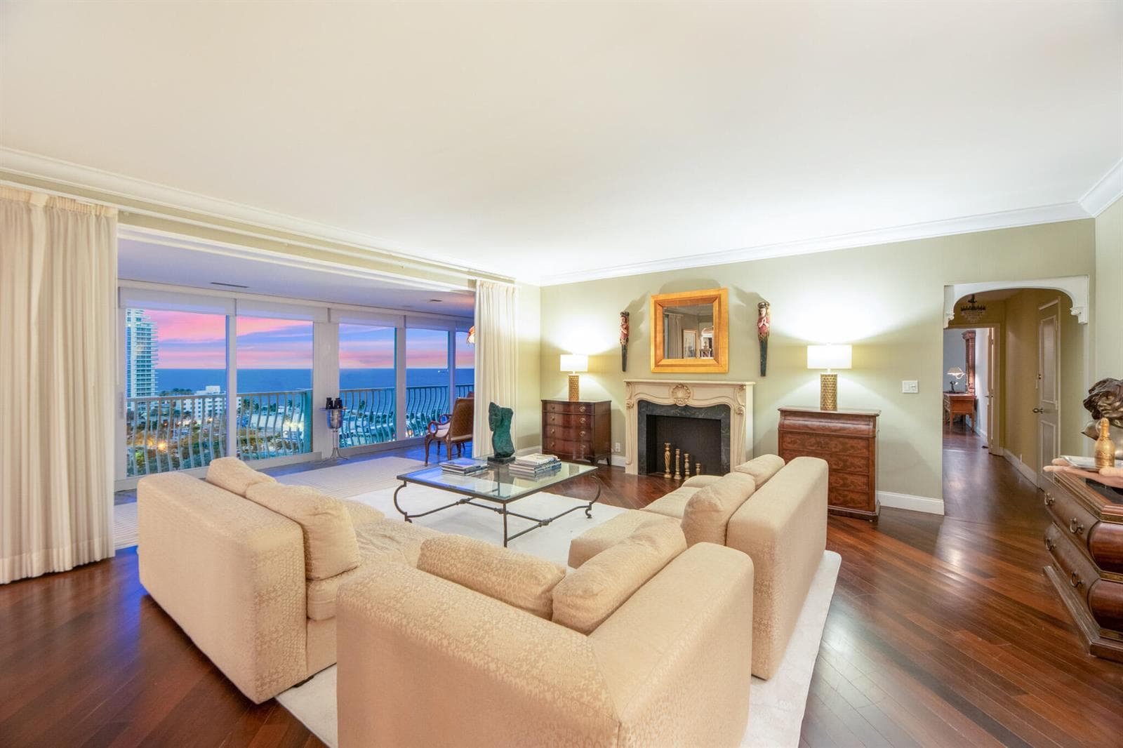 1 LAS OLAS Circle, Fort Lauderdale FL 33316