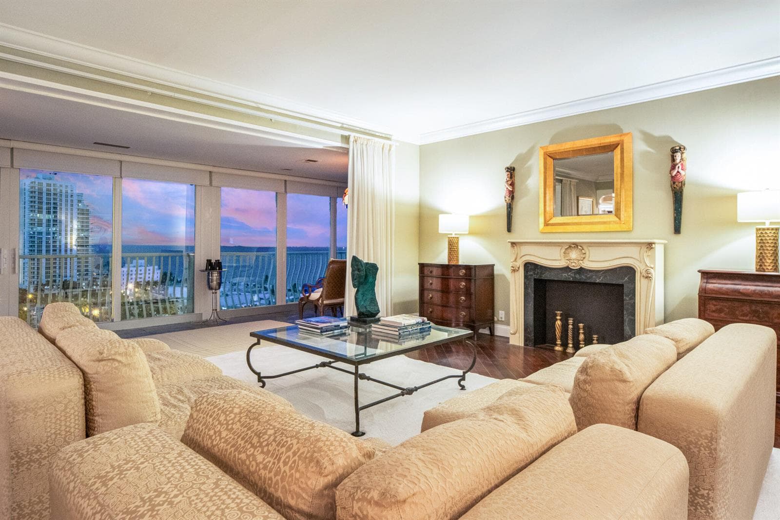 1 LAS OLAS Circle, Fort Lauderdale FL 33316