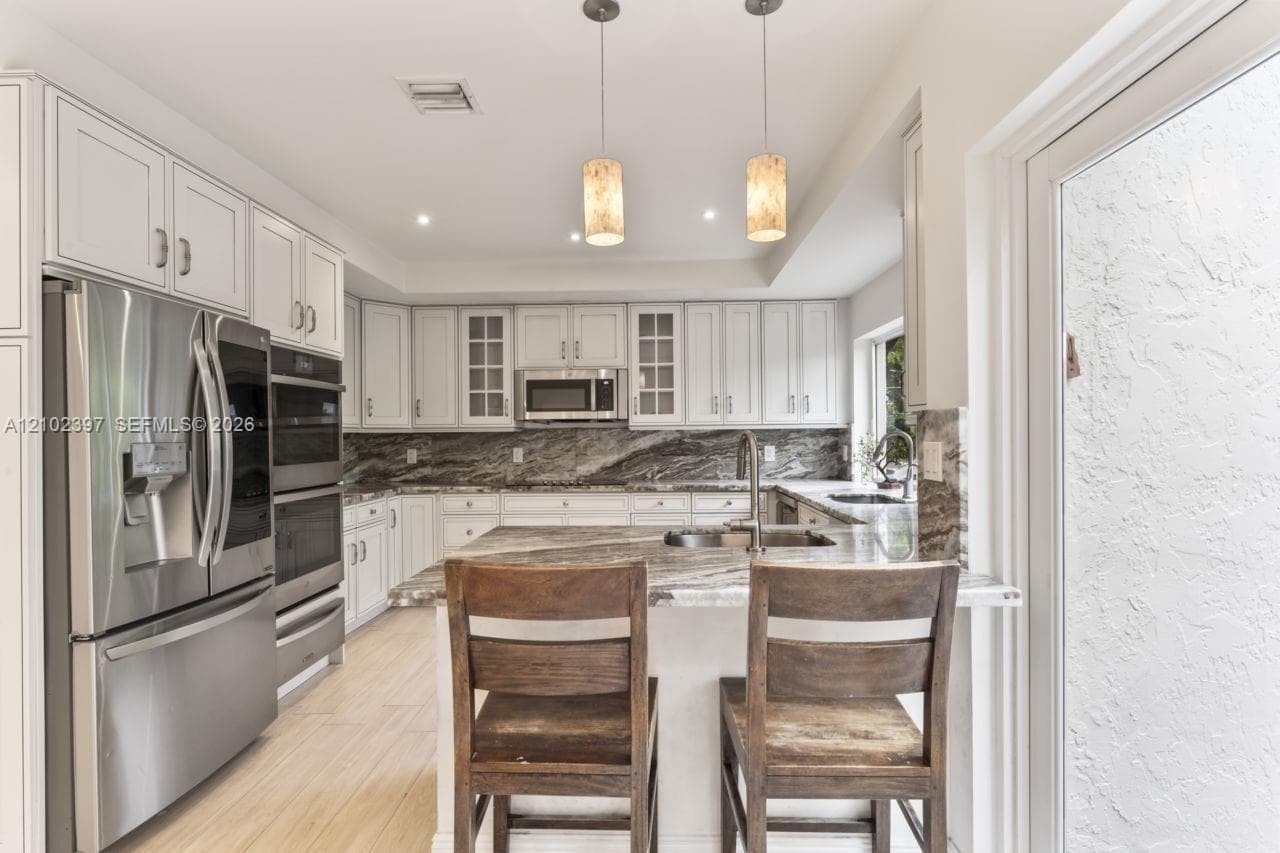 20205 W Oak Haven Cir, Miami FL 33179