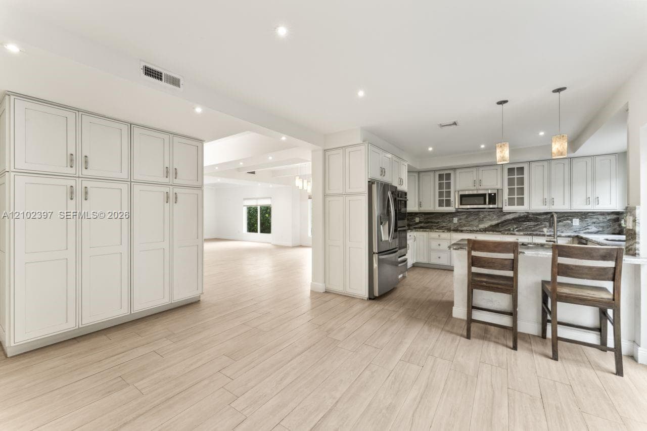 20205 W Oak Haven Cir, Miami FL 33179