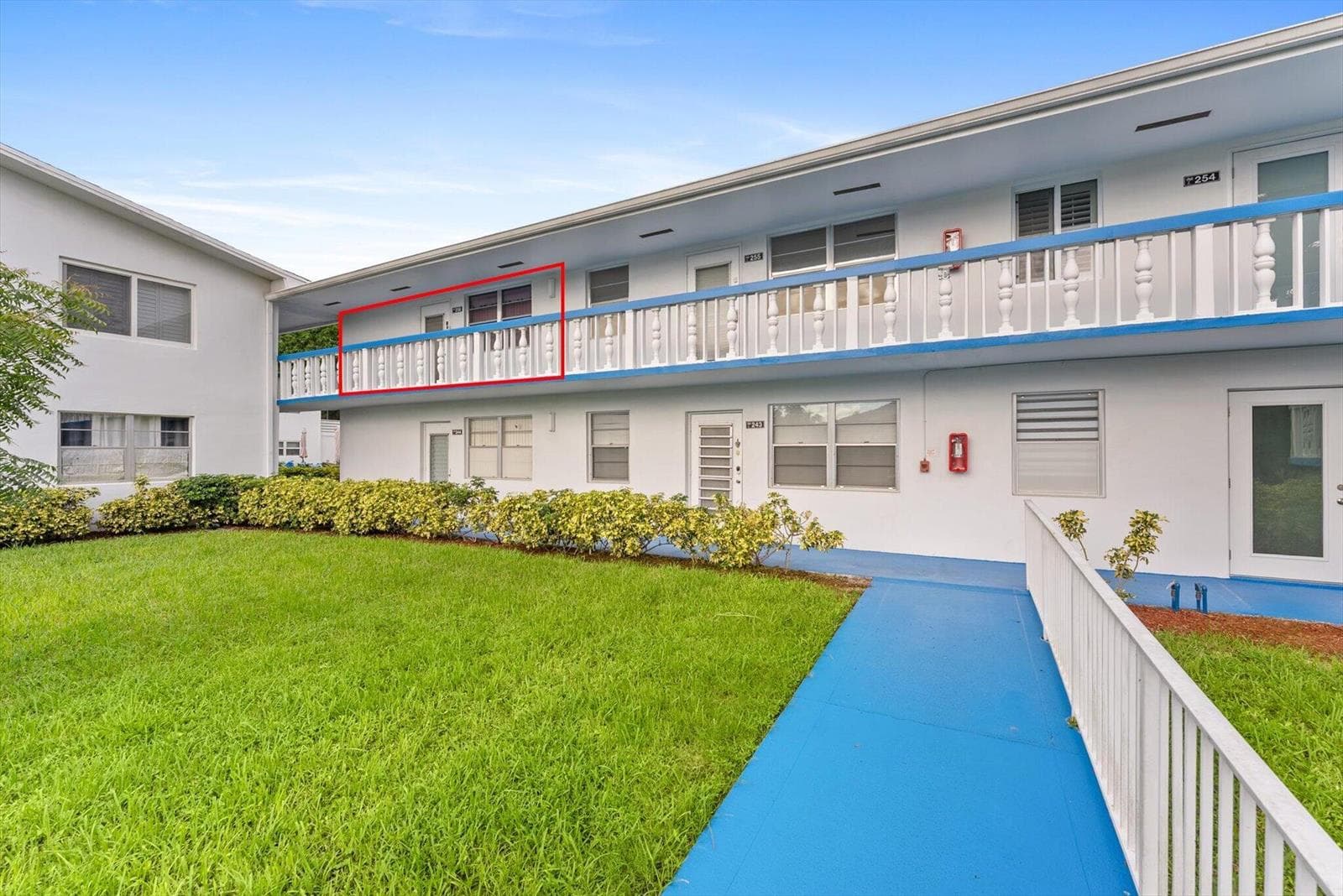 256 MARKHAM L, Deerfield Beach FL 33442