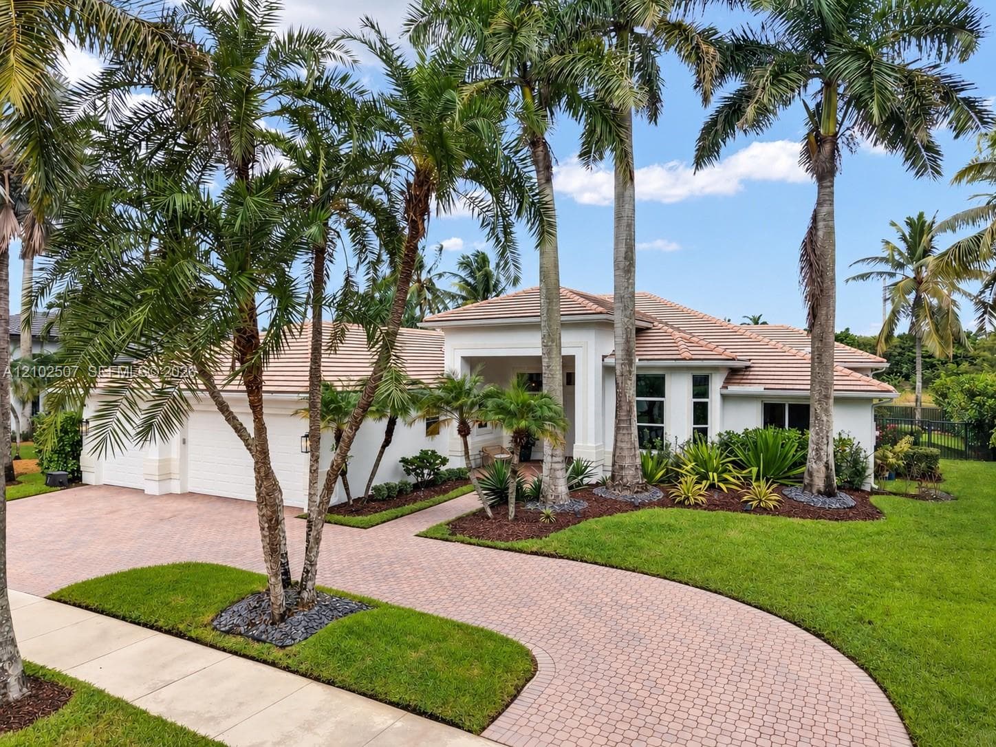 1378 Victoria Isle Dr, Weston FL 33327