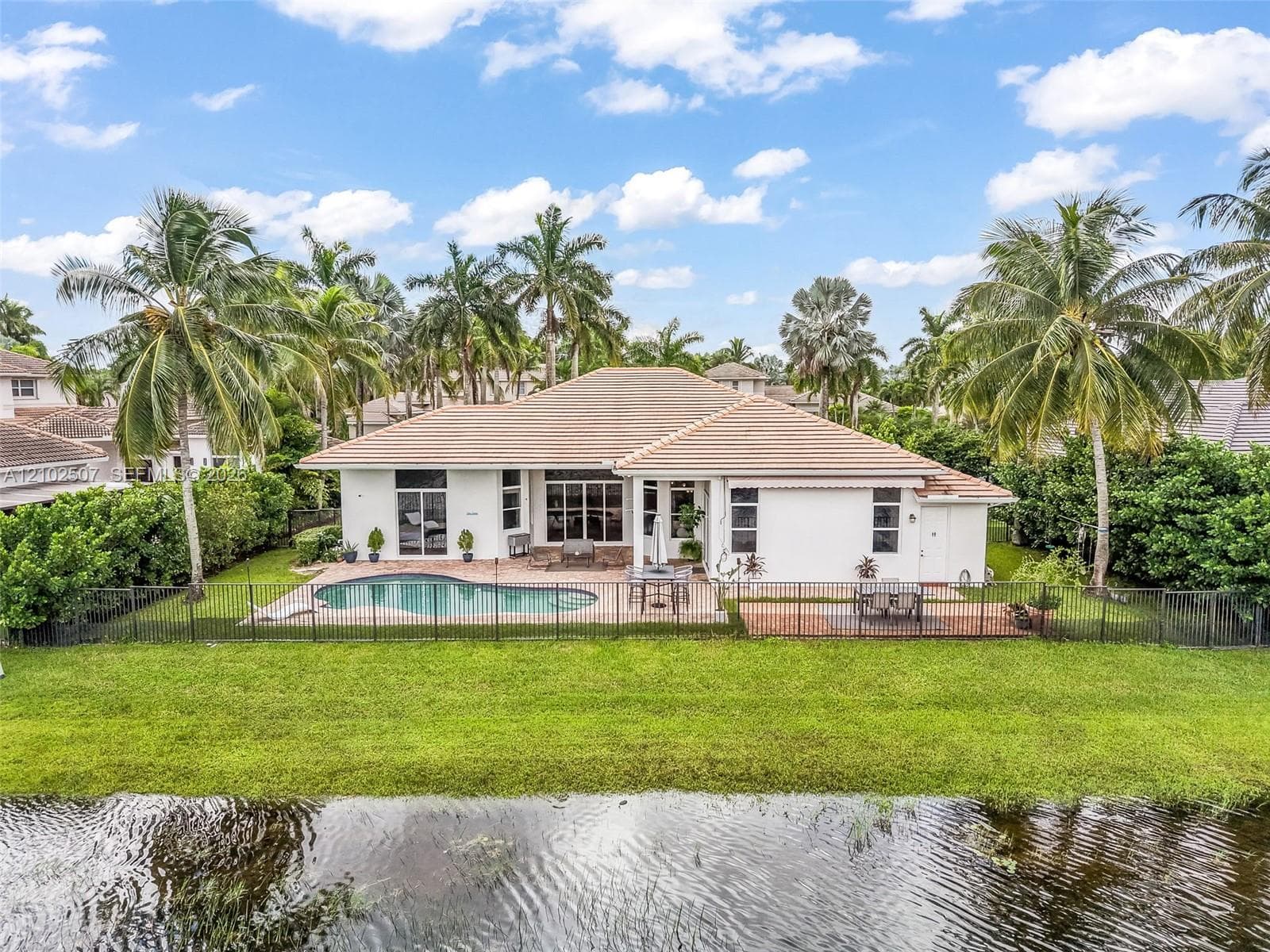 1378 Victoria Isle Dr, Weston FL 33327