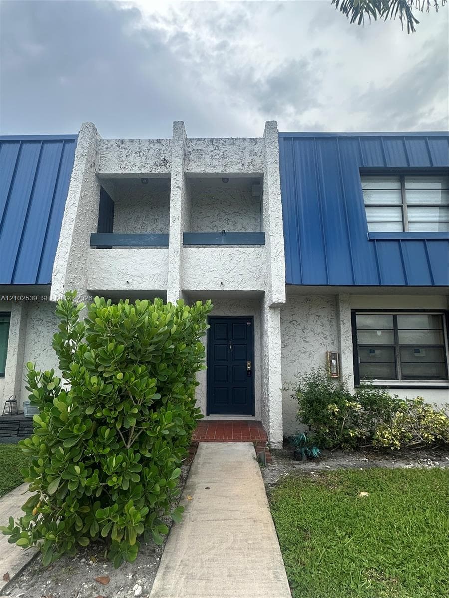 3905 Sheridan St, Hollywood FL 33021