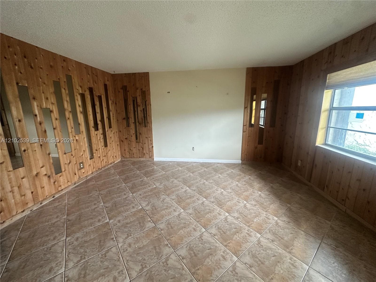 3905 Sheridan St, Hollywood FL 33021