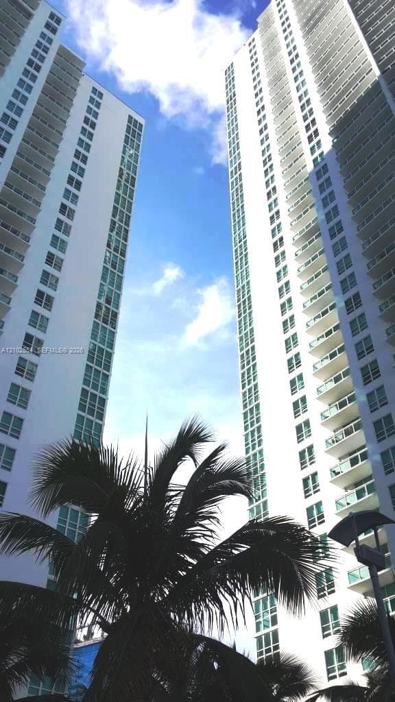 950 Brickell Bay Dr # 4005, Miami FL 33131