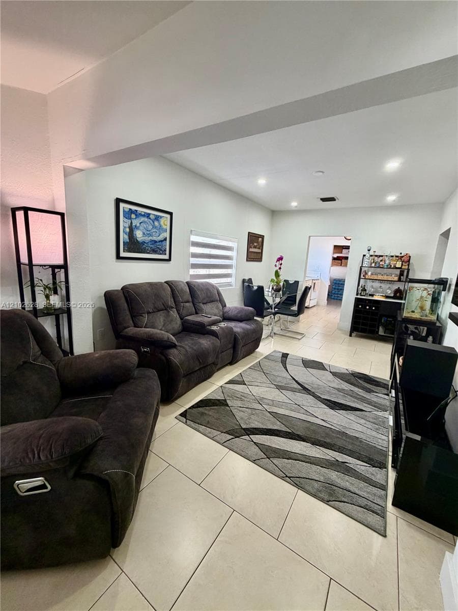 521 NW 44th Ave, Miami FL 33126
