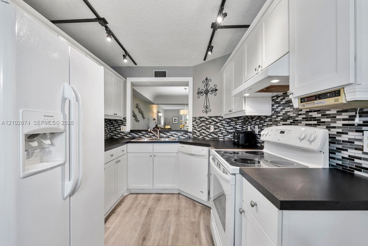 23249 N Barwood Ln N # 102, Boca Raton FL 33428