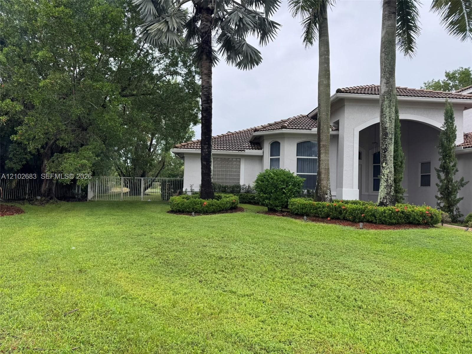 1360 Victoria Isle Dr, Weston FL 33327