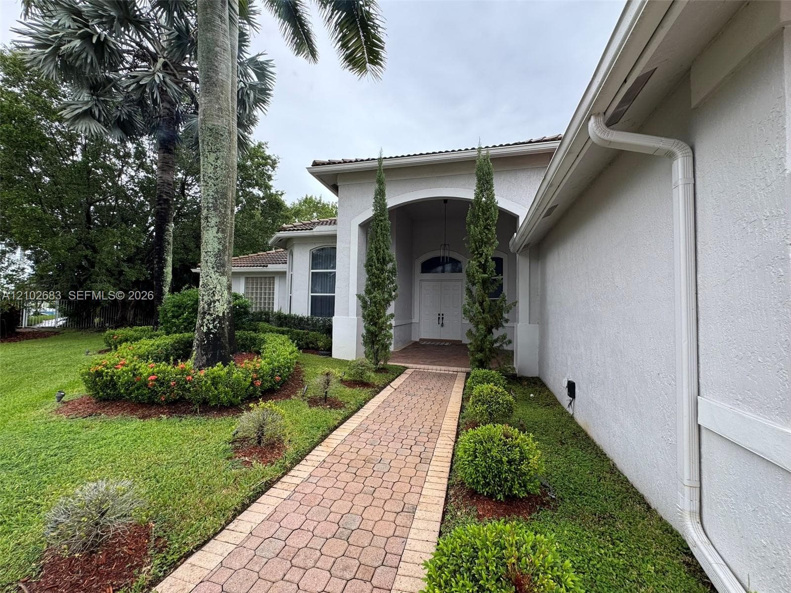 1360 Victoria Isle Dr, Weston FL 33327
