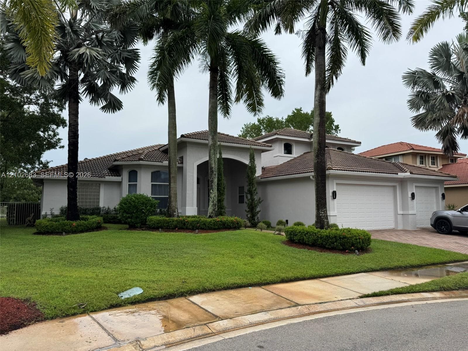 1360 Victoria Isle Dr, Weston FL 33327