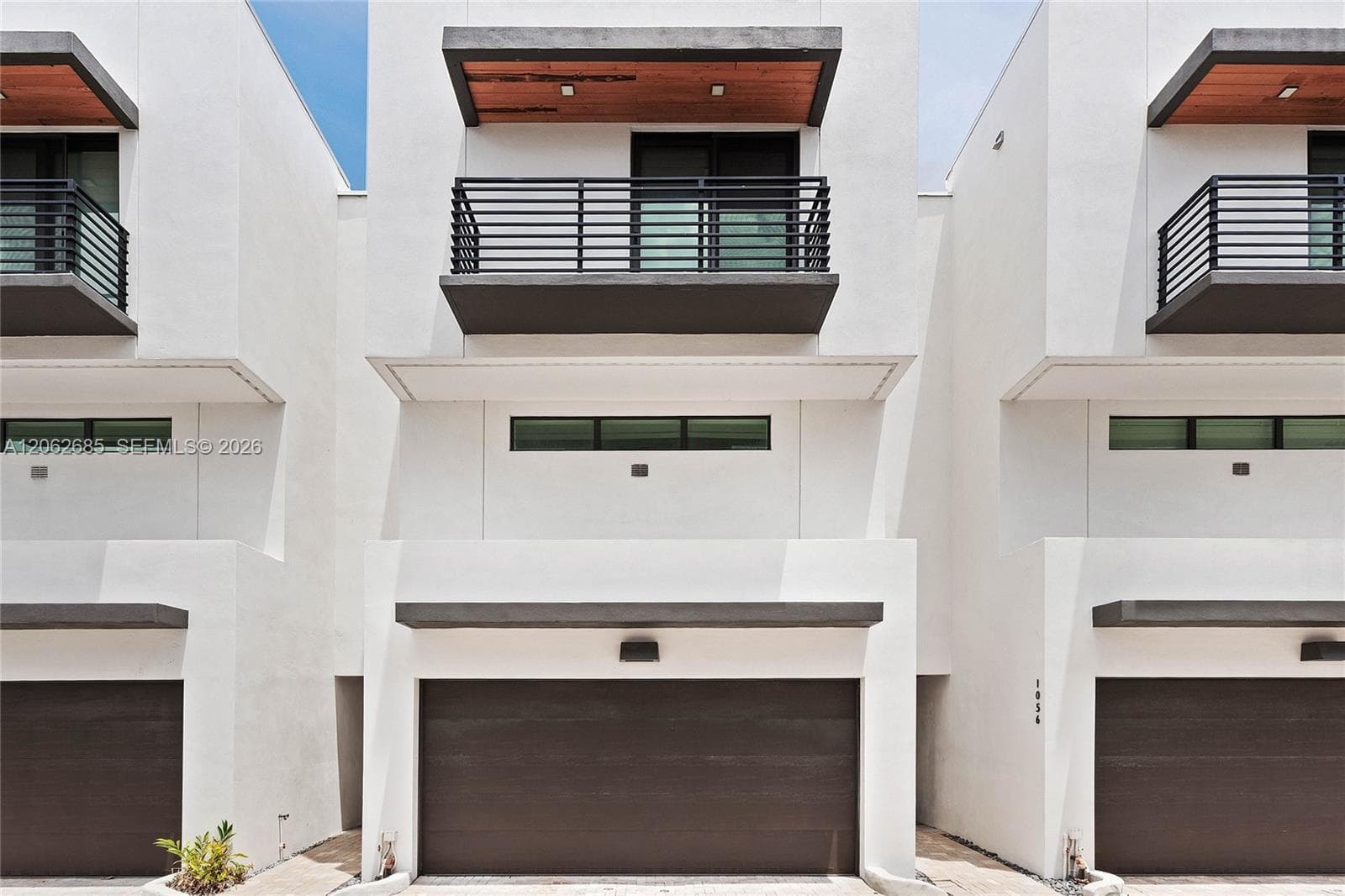 1054 N VICTORIA PARK Road, Fort Lauderdale FL 33304