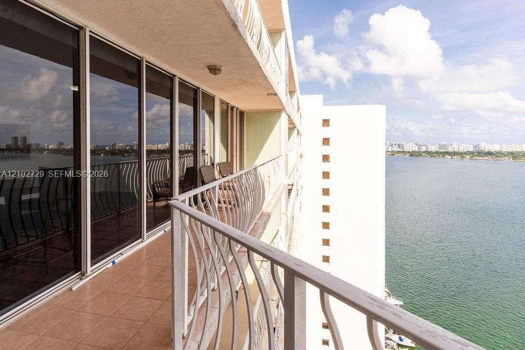 7601 E Treasure Dr, North Bay Village FL 33141
