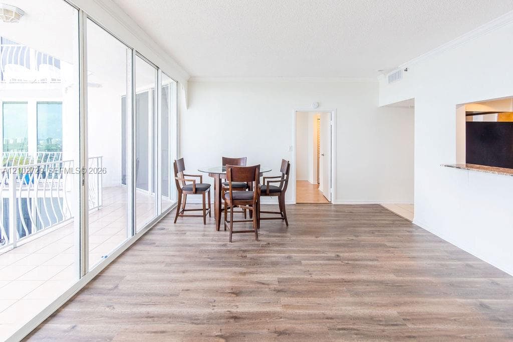 7601 E Treasure Dr, North Bay Village FL 33141