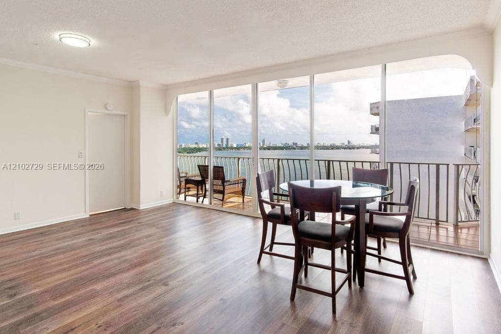 7601 E Treasure Dr, North Bay Village FL 33141
