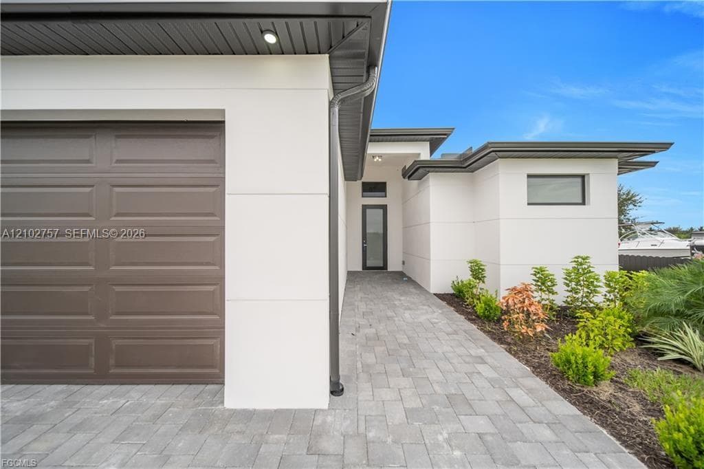 382 Pauline AVE, Lehigh Acres FL 33974