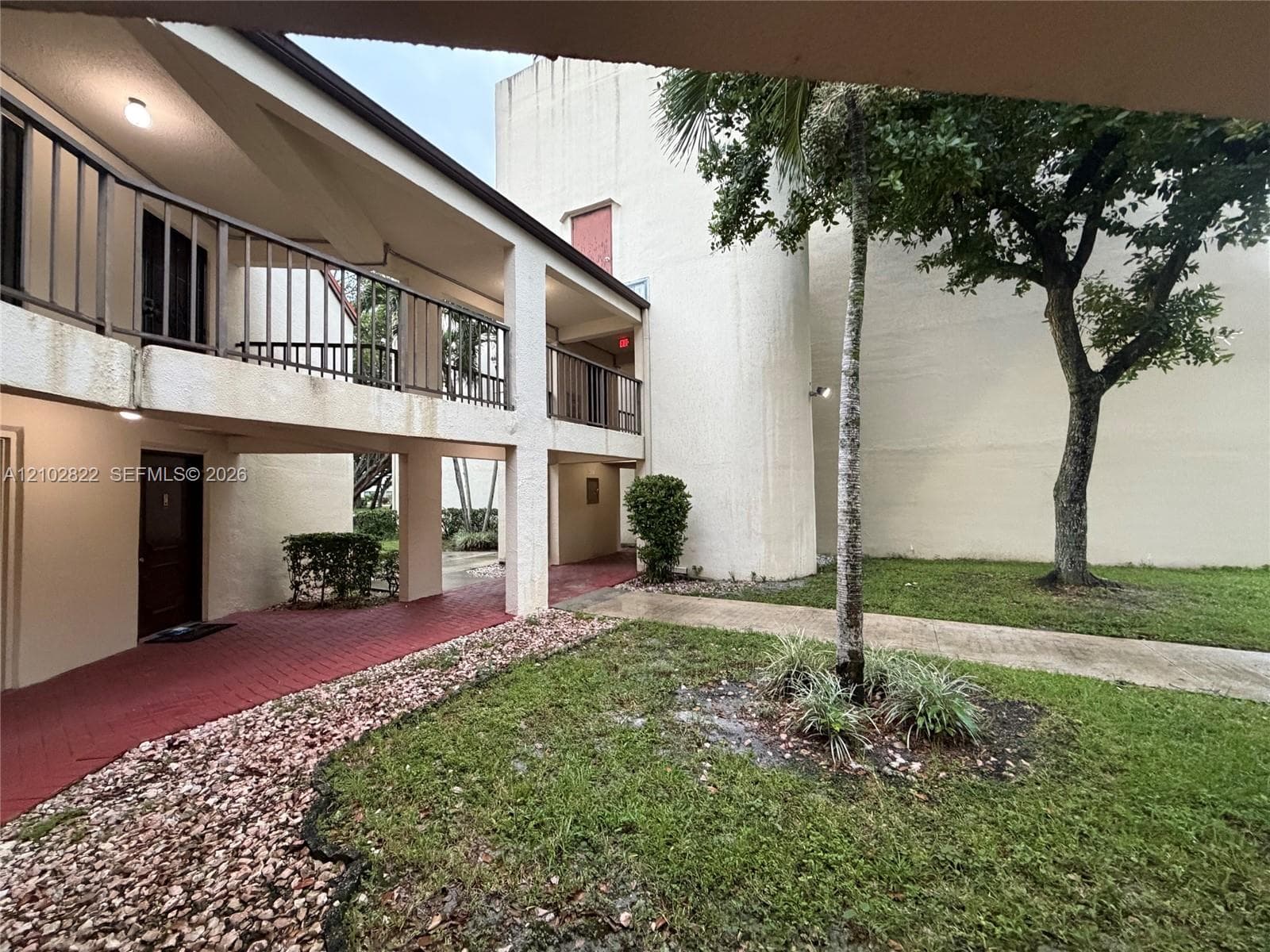 2300 S Cypress Bend Dr # 102, Pompano Beach FL 33069