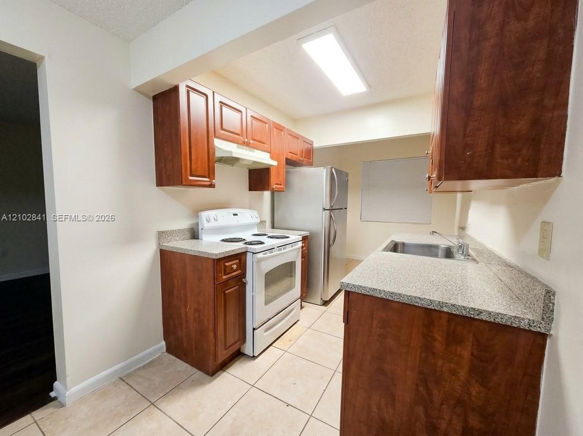 1100 NE 1st Ct # 219, Hallandale Beach FL 33009