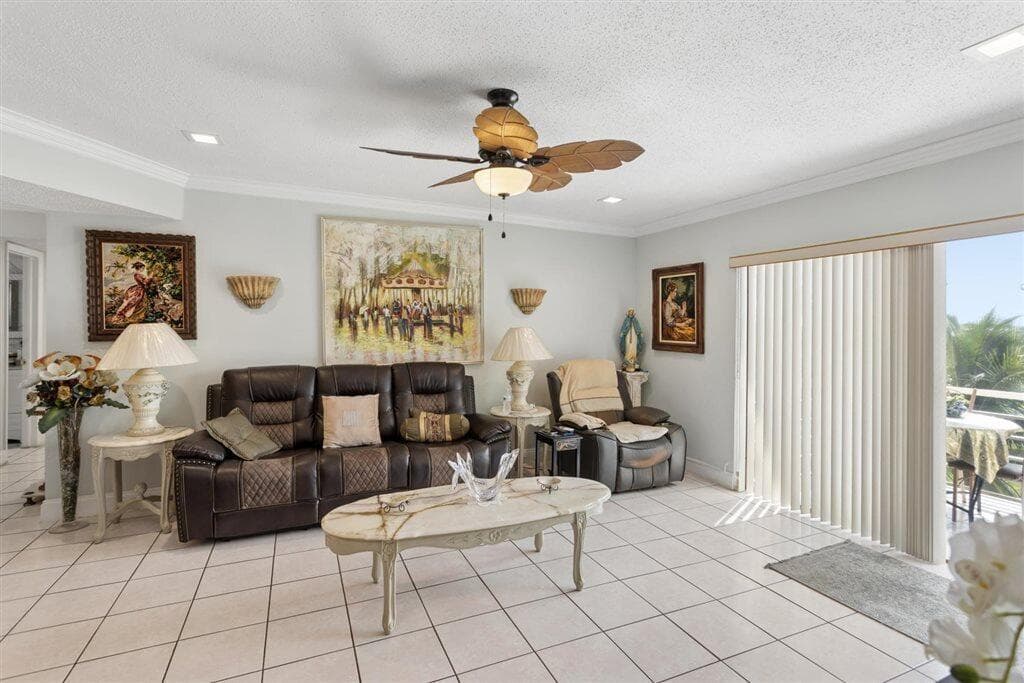 3940 NW 42ND Avenue # 417, Lauderdale Lakes FL 33319