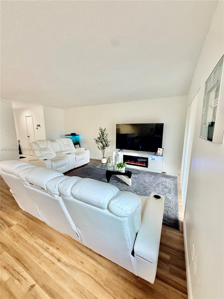 17901 NW 68th Ave # R209, Hialeah FL 33015