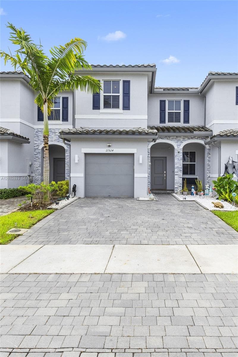 11924 NW 47th Mnr, Coral Springs FL 33076