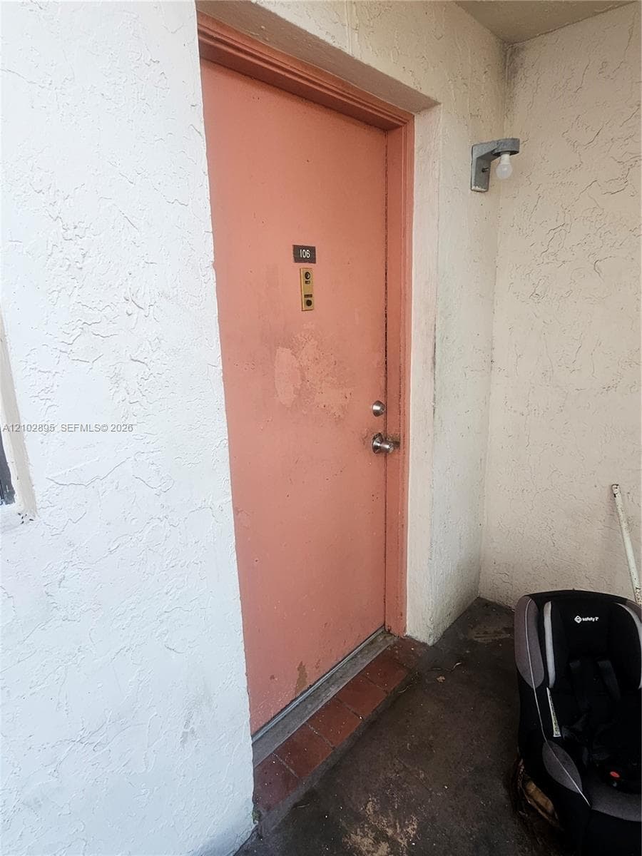 902 NE 209th St # 40, Miami FL 33179