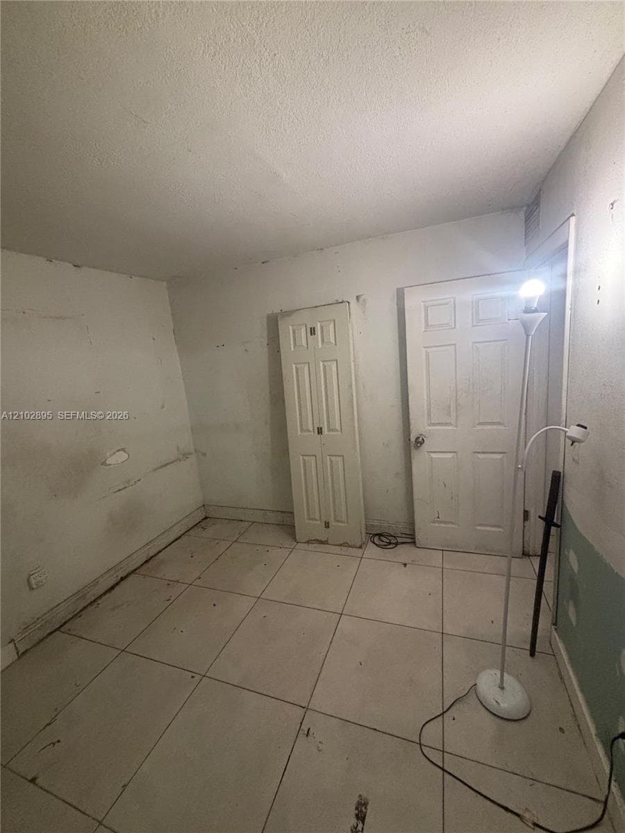 902 NE 209th St # 40, Miami FL 33179