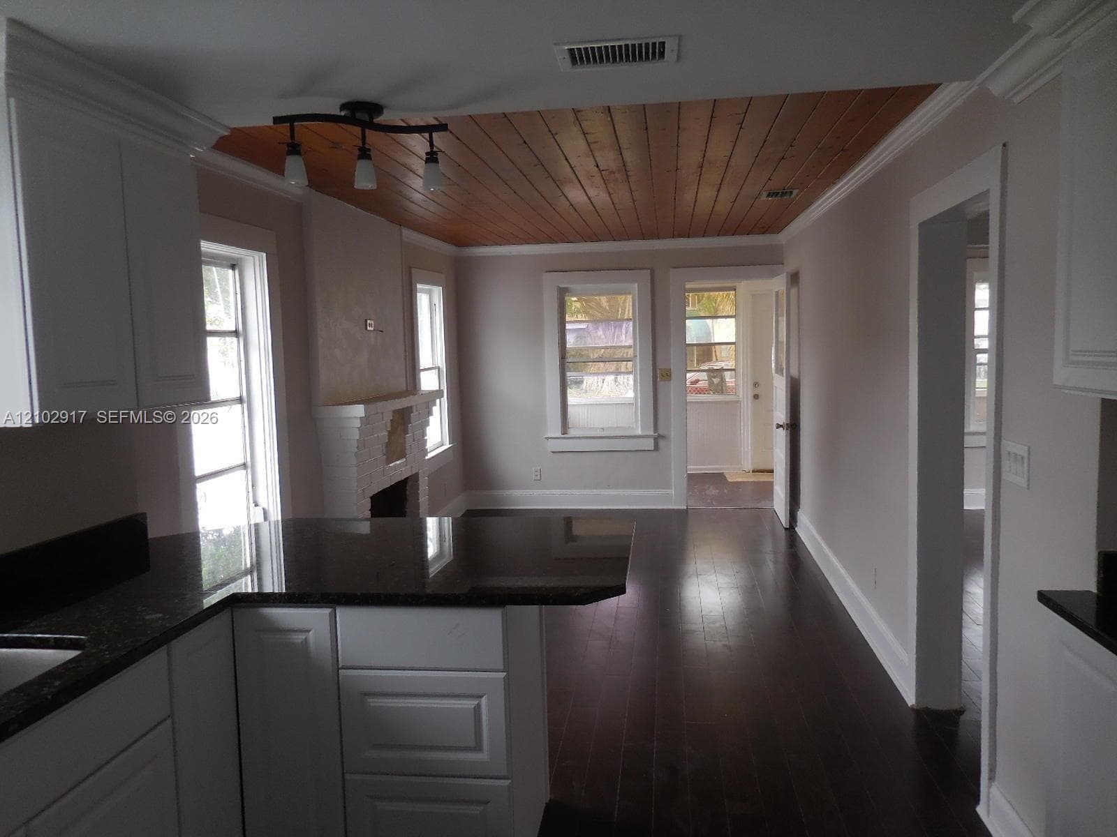 111 S B St, Lake Worth FL 33460