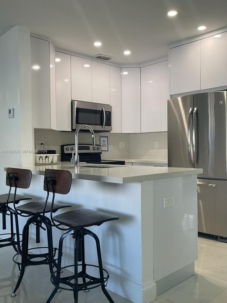 1030 NE 214th St, Miami FL 33179