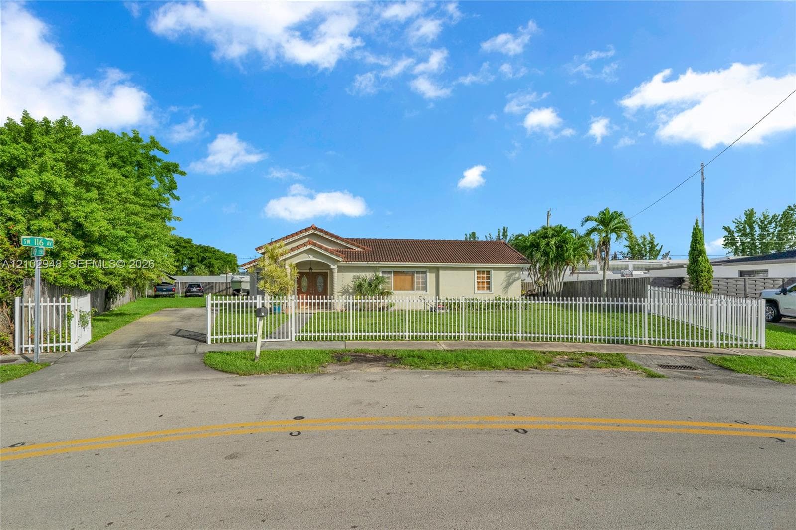 11525 SW 49th Ter, Miami FL 33165