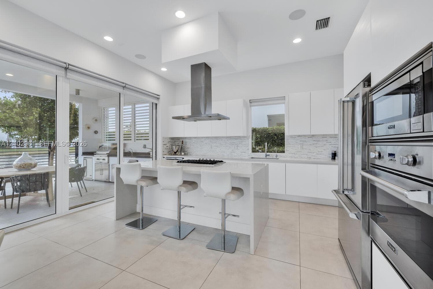 10250 NW 75th Ter, Doral FL 33178