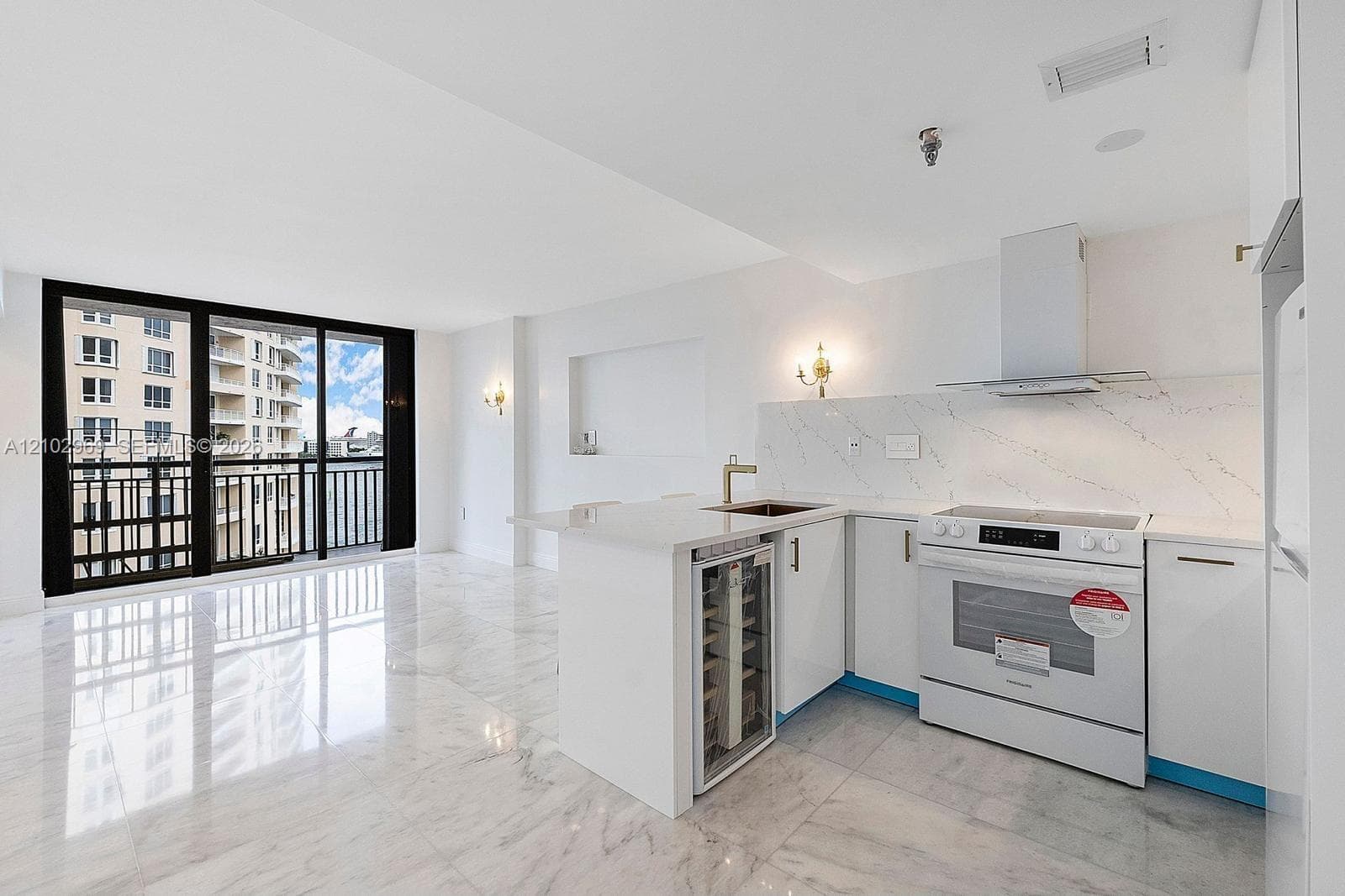 540 Brickell Key Dr # 928, Miami FL 33131