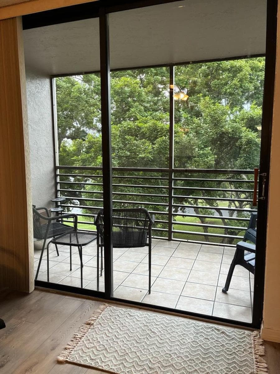 1000 COLONY POINT Circle # 404, Pembroke Pines FL 33026