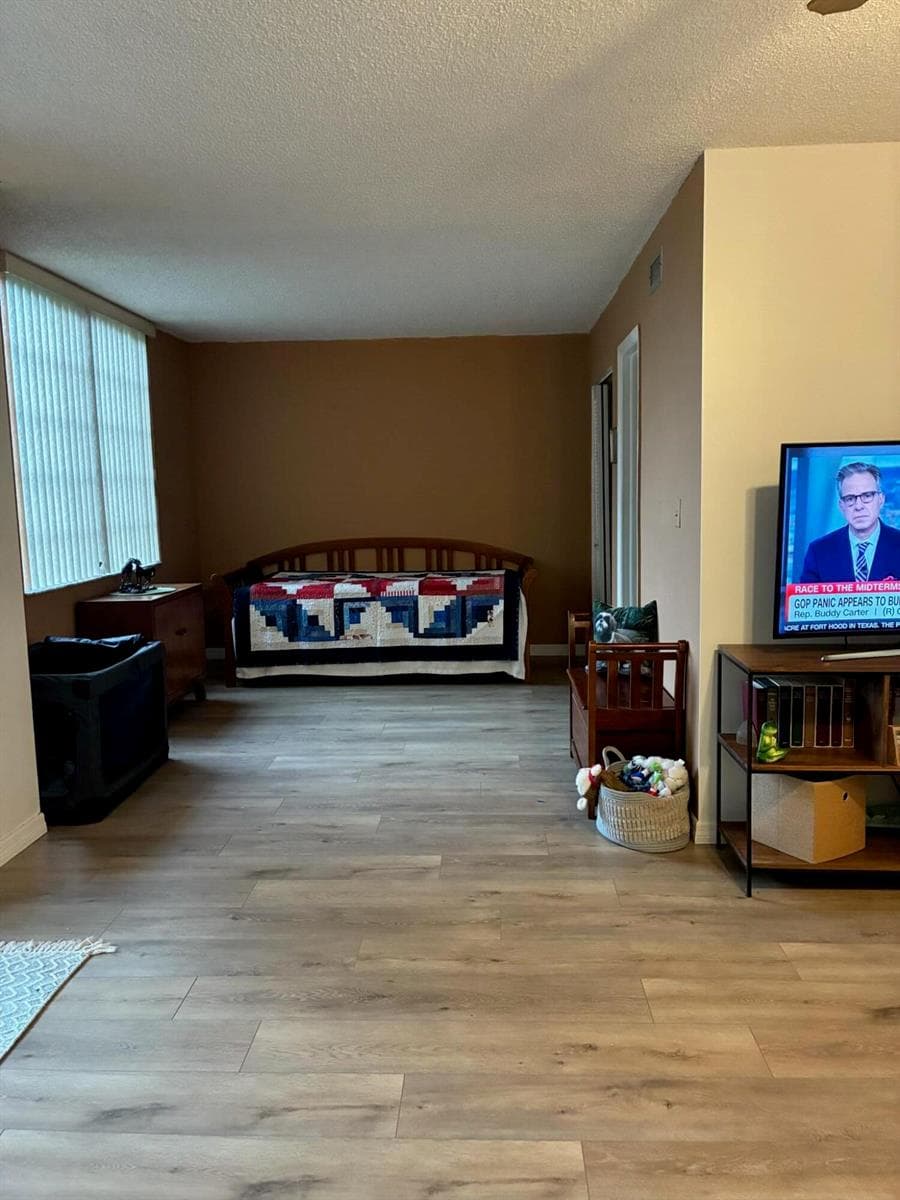 1000 COLONY POINT Circle # 404, Pembroke Pines FL 33026