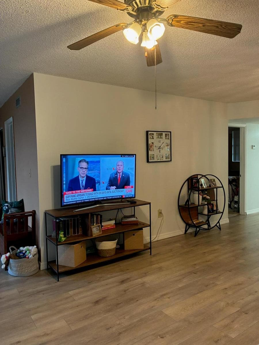 1000 COLONY POINT Circle # 404, Pembroke Pines FL 33026