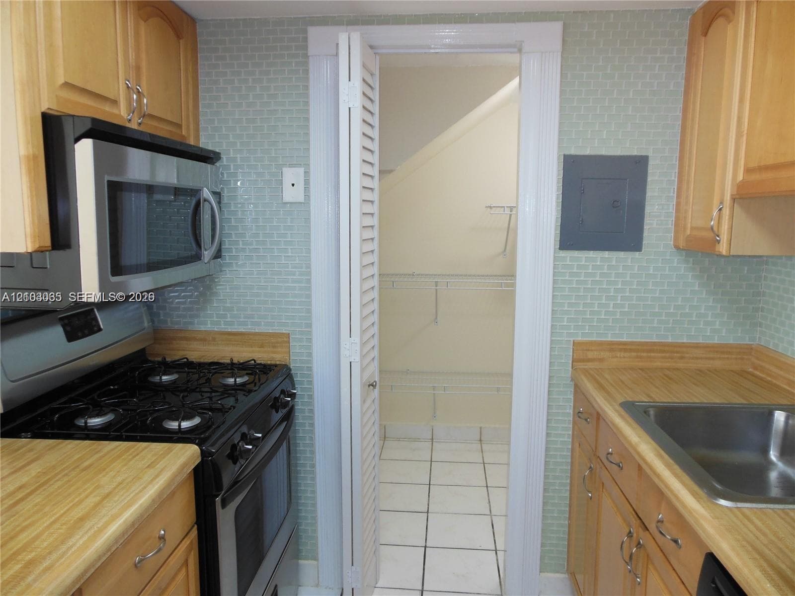 1350 W 53rd St # 8, Hialeah FL 33012