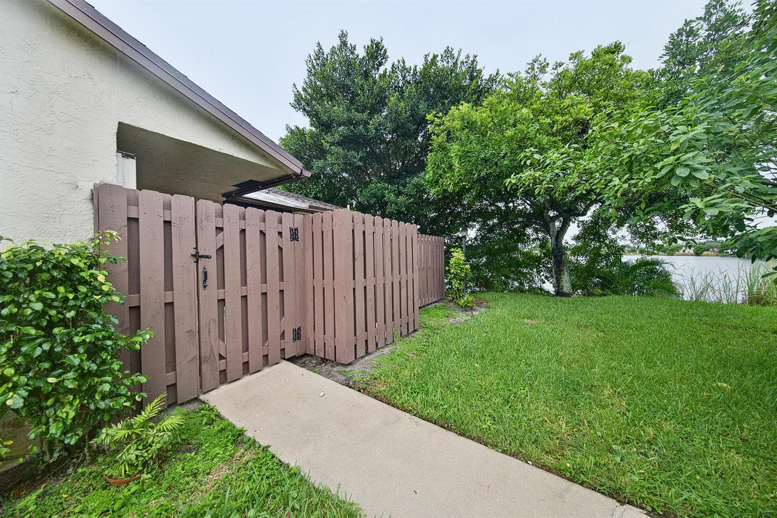 3402 WATERVIEW Circle # B, Palm Springs FL 33461