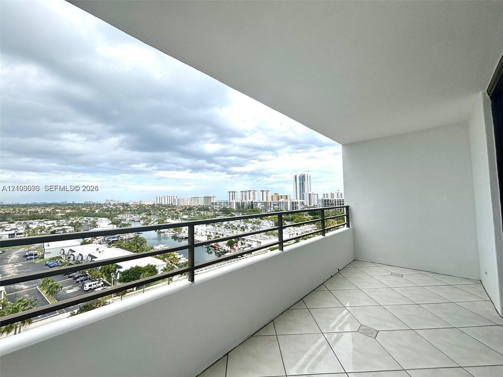 2500 Parkview Dr # 1208, Hallandale Beach FL 33009