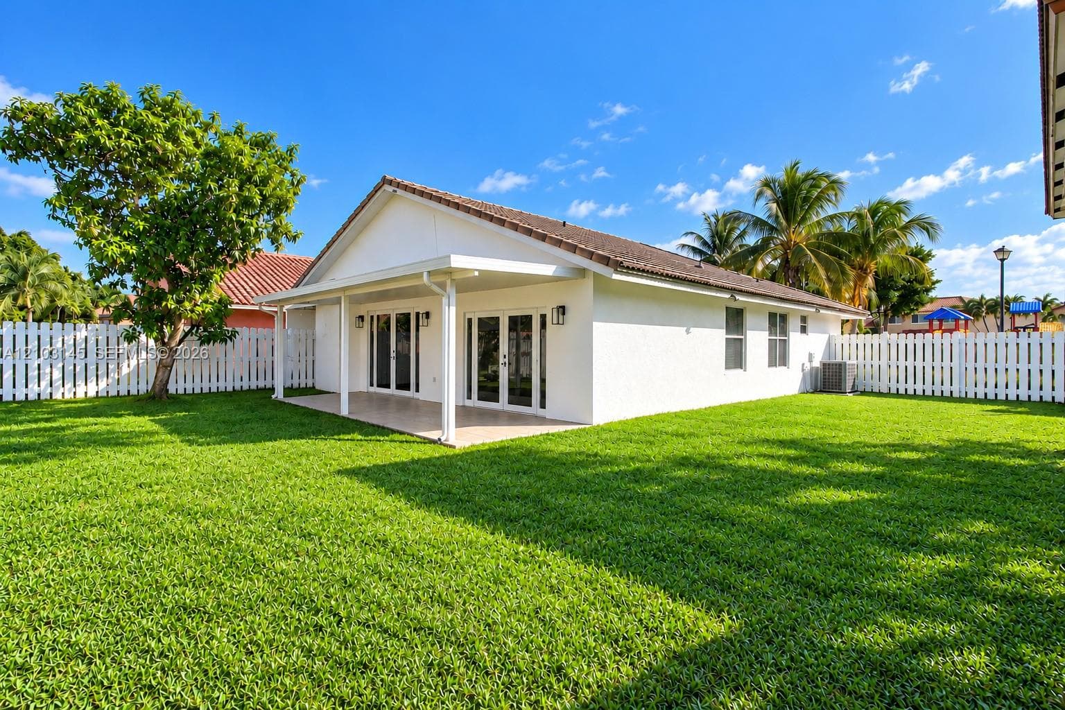 11611 SW 10th Ct, Pembroke Pines FL 33025