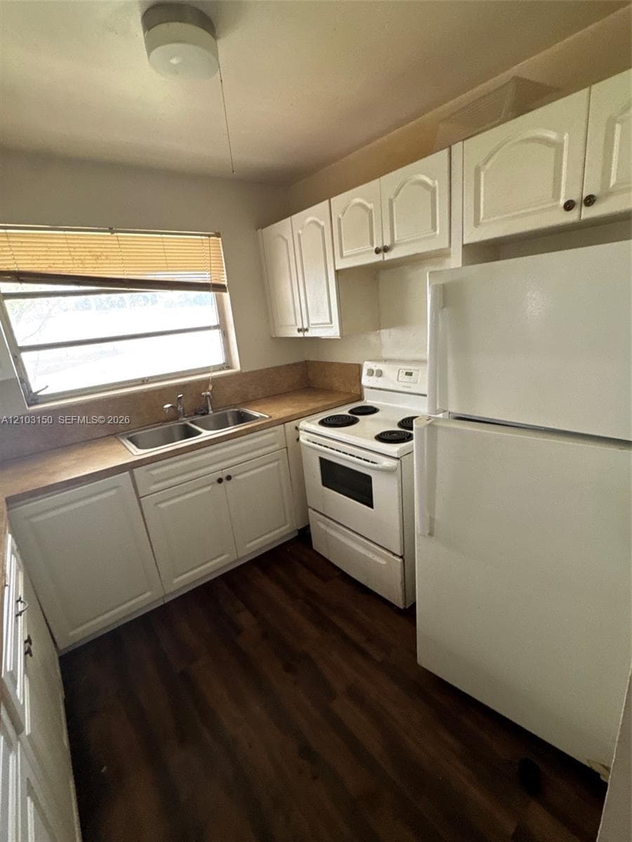 3033 NW 43rd Ave # 102, Lauderdale Lakes FL 33313