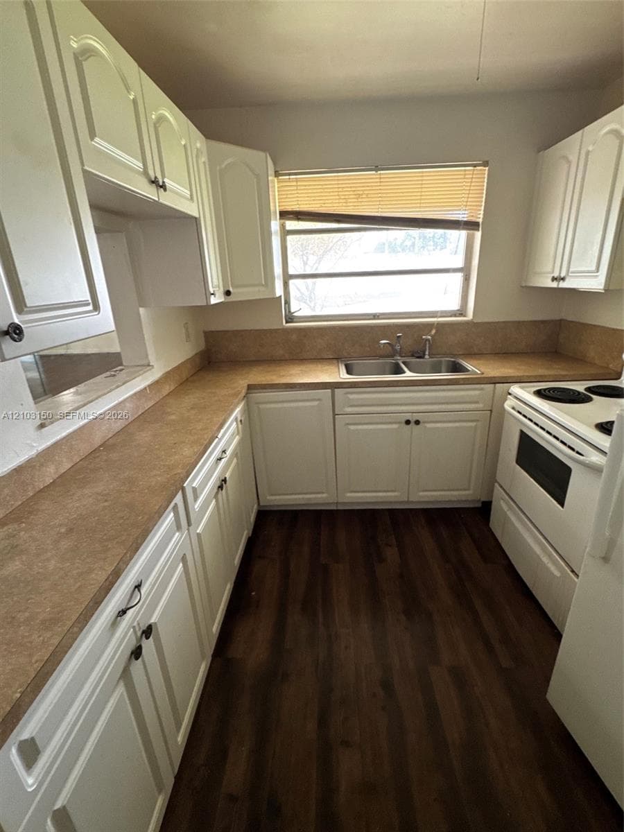 3033 NW 43rd Ave # 102, Lauderdale Lakes FL 33313