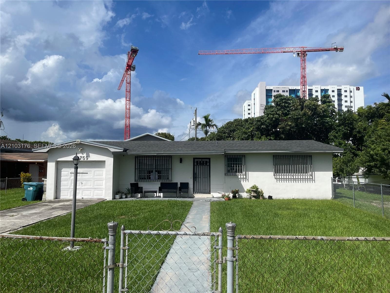 10759 SW 7th St, Sweetwater FL 33174