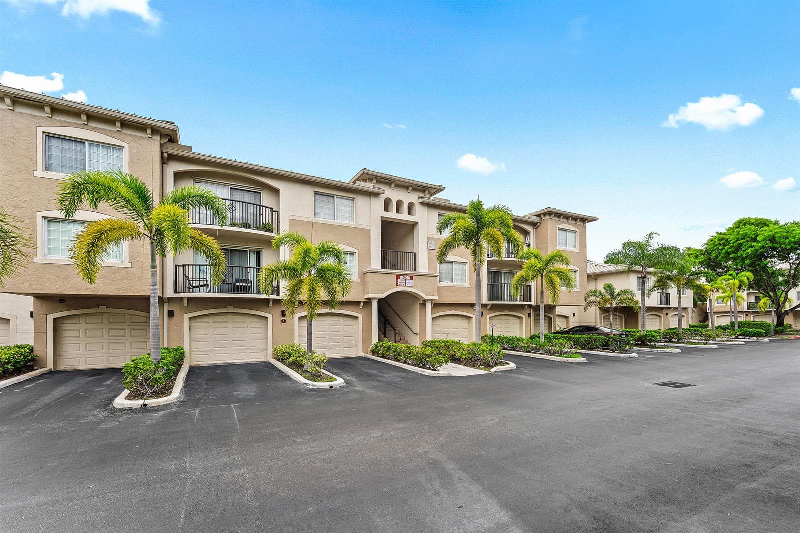 200 Crestwood Court N # 211, Royal Palm Beach FL 33411