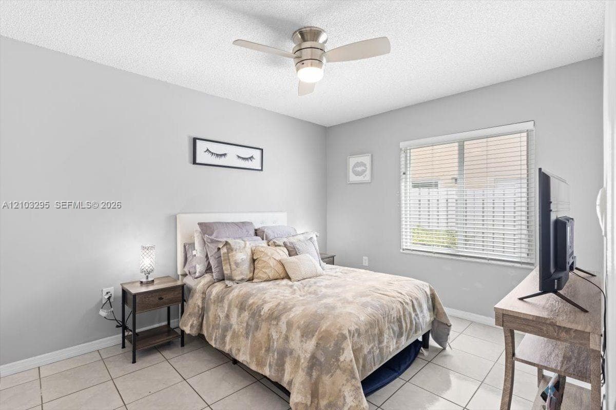 1010 NW 125th Ave, Sunrise FL 33323