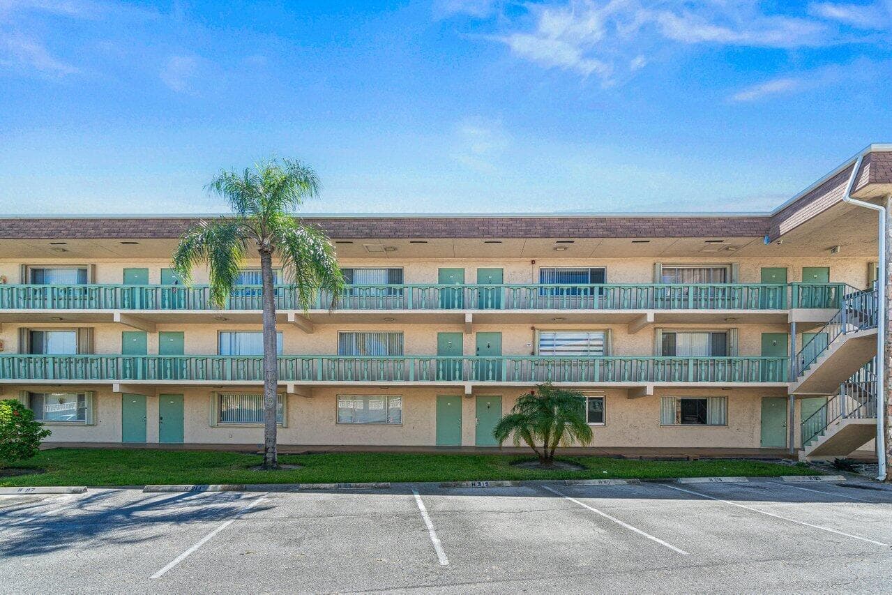 700 Village Green Court # 319, Palm Springs FL 33461